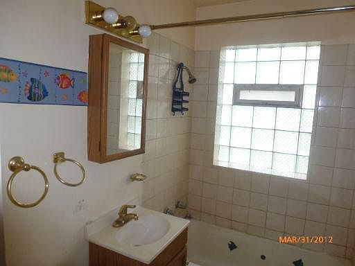 3rd image of 10111 S Yates Blvd