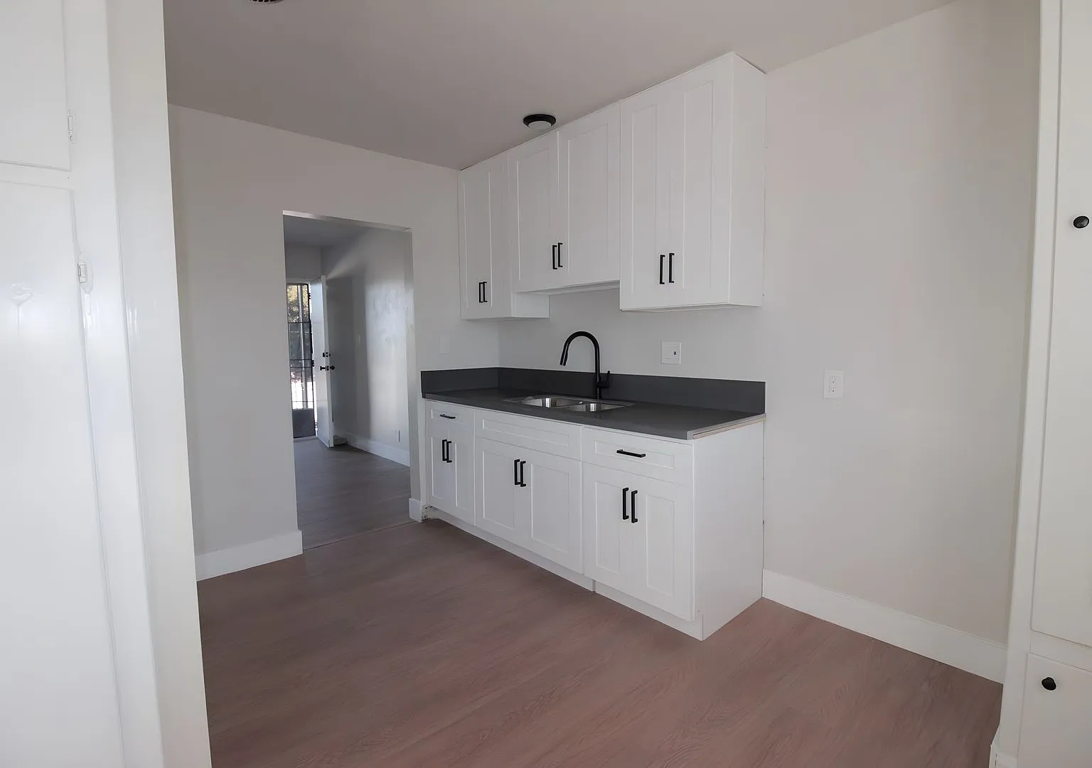 716 E. Vernon Ave. — Photo 3