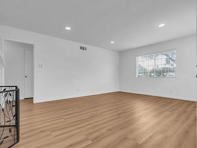 2502 S Olive St — Photo 4
