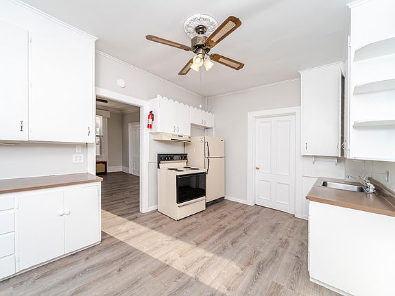 3rd image of 3 Plum Ave