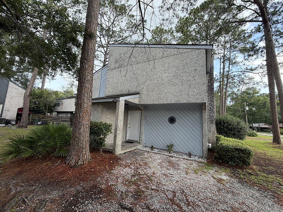 1st image of 801 Kelly Dr