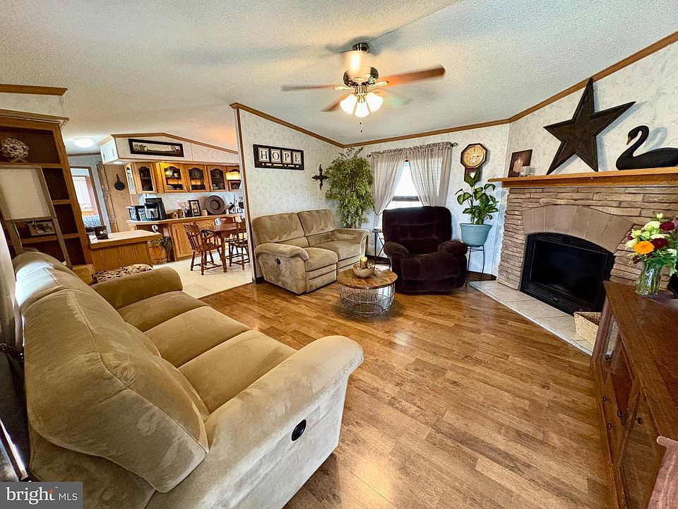 1st image of 20 Circle Dr