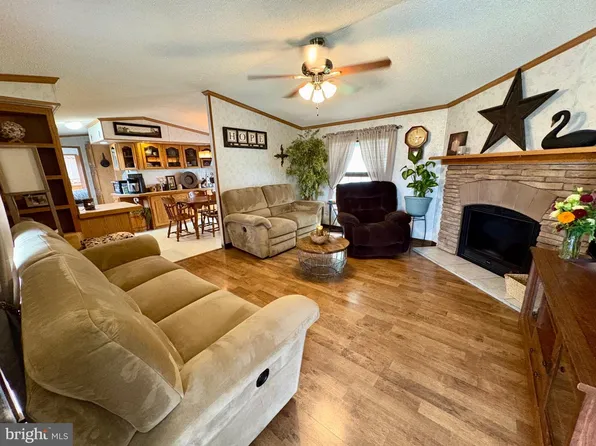 20 Circle Dr, Columbia, PA 17512
