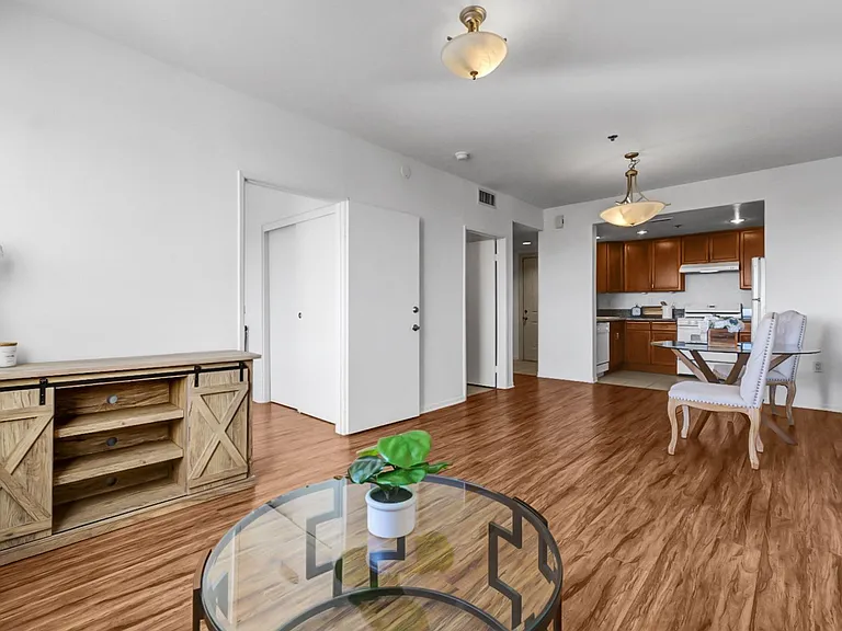 580 W Main St #318 — Photo 13