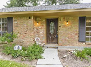 1521 Alta Vista Dr, Alvin, TX 77511