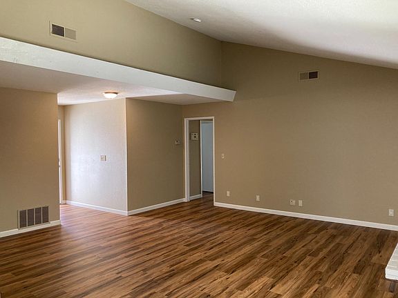 5th image of 7743 Laurel Dr