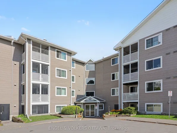 316 Lorry Greenberg Dr #319, Ottawa, ON K1T 2P4