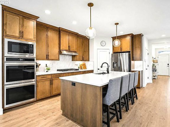 3rd image of 714 SE 37th St