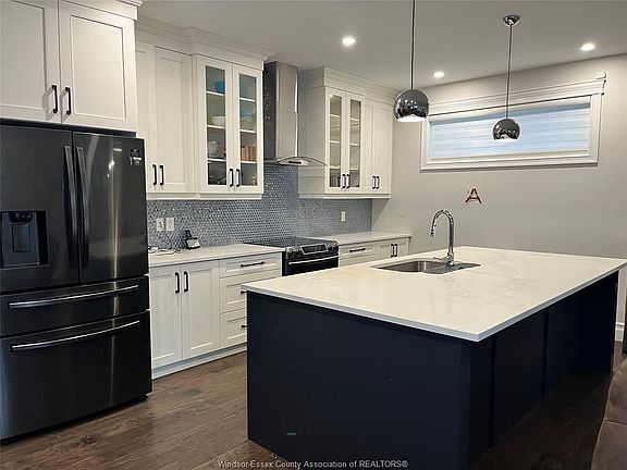 5th image of 1541 Barkley Ave