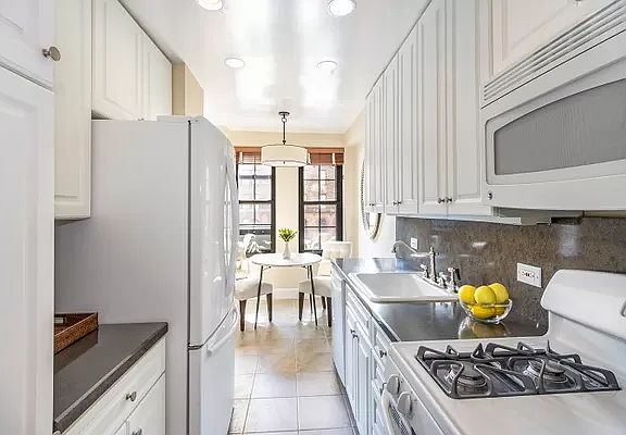 3rd image of 245 E 72nd St APT 3B