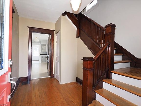 5th image of 33 Main St E