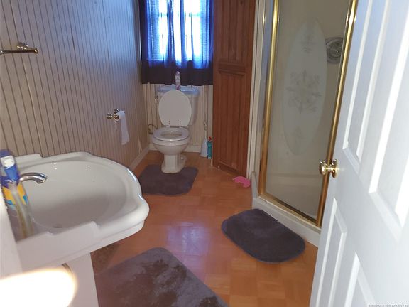5th image of 110 E Beck Dr