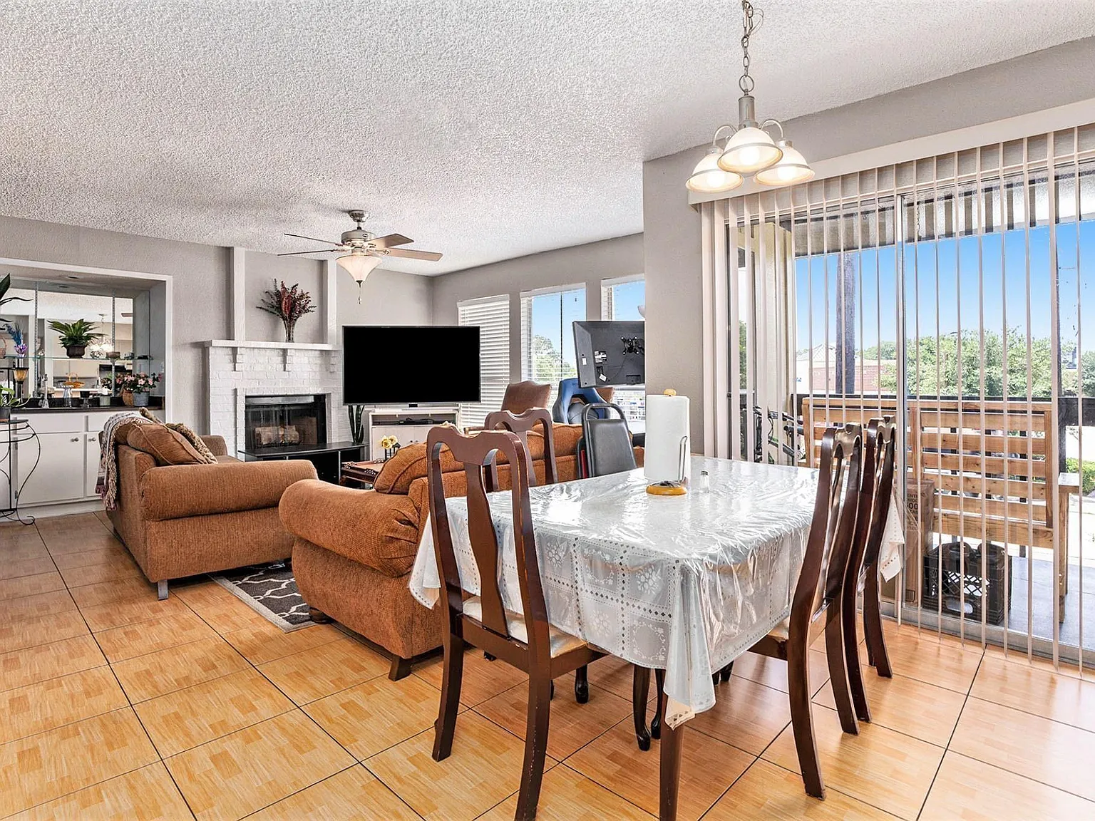 2 bed, 2.0 bath, 1035 sqft, $1,250 — Photo 3
