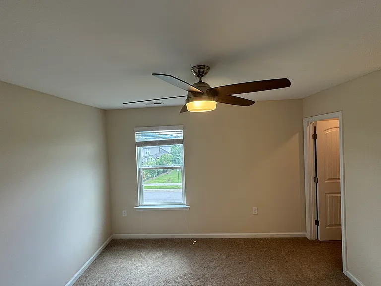 925 Lemster Ln — Photo 43