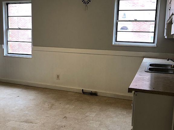 2nd image of 818 Cherry Dr APT 2
