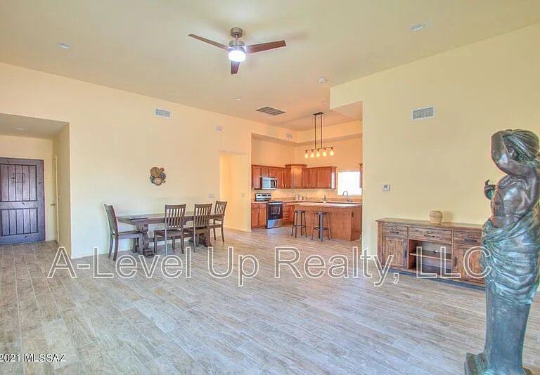 310 W 27th St — Photo 4