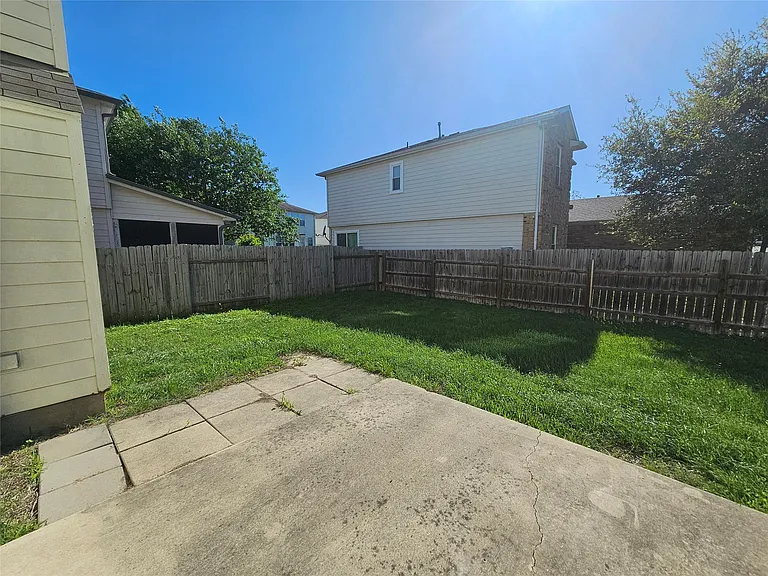 580 Hometown Pkwy — Photo 34
