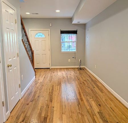 5th image of 1514 Constitution Ave NE