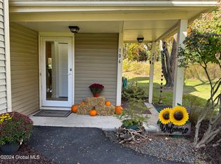 106 Victory Way, Halfmoon, NY 12065