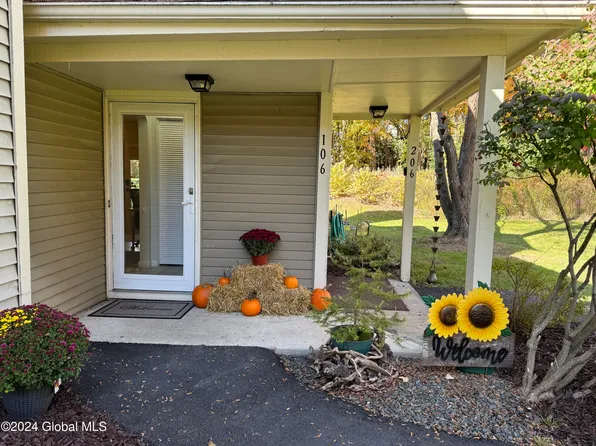 106 Victory Way, Halfmoon, NY 12065