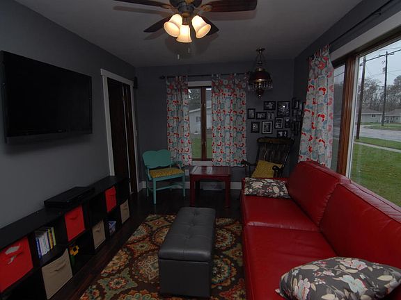 4th image of 274 W Muskegon St