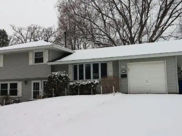 6746 7th St NE, Fridley, MN 55432