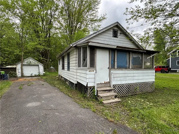 6515 Fremont Rd, East Syracuse, NY 13057