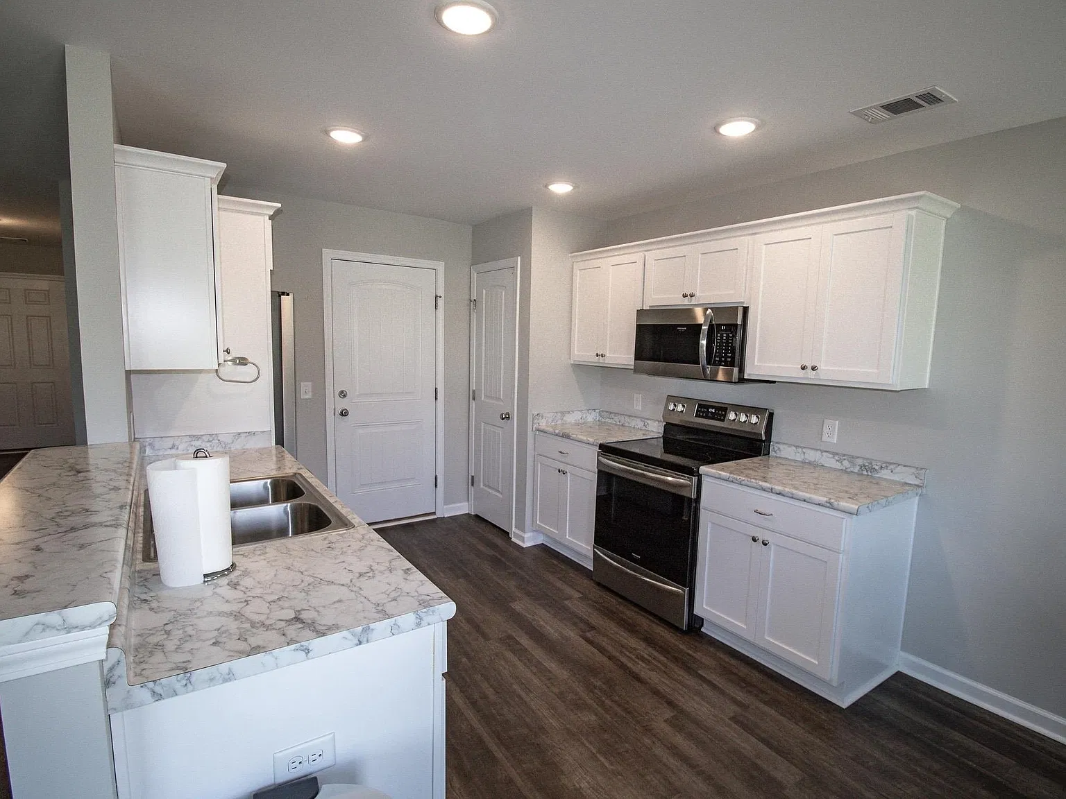 3 bed, 2.0 bath, 1362 sqft, $1,650 — Photo 4