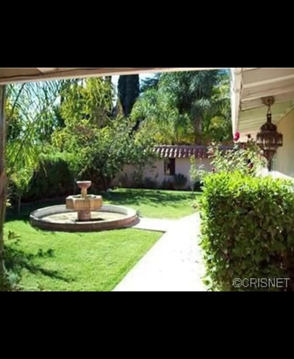 Kelvin Ave, Winnetka — Photo 1
