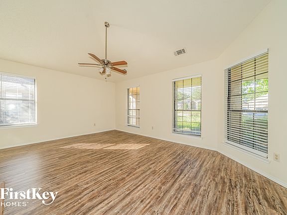 3rd image of 1510 Evergreen Dr