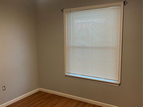 3rd image of 123 E Elizabeth Ave