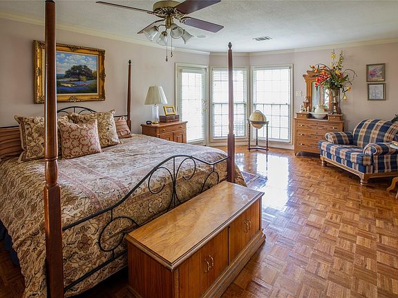 4th image of 7918 Fairdale Ln
