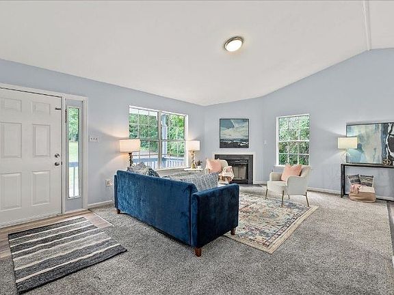 3rd image of 67 Dahlia Rd