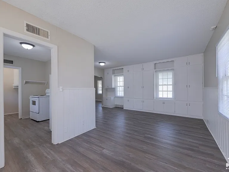 654 N Glendale St — Photo 8