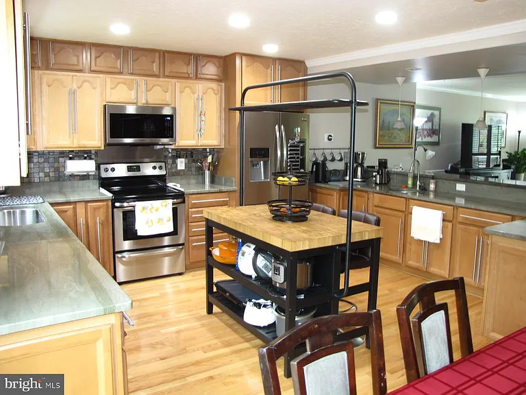 9031 Blarney Stone Dr — Photo 2