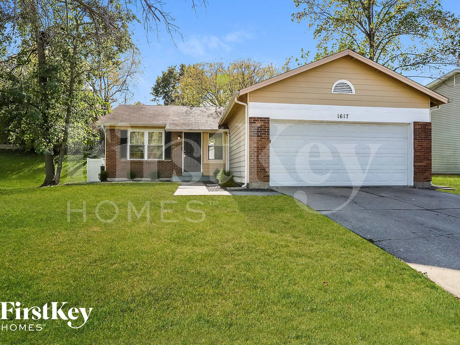 3 bed, 2.0 bath, 1080 sqft, $2,120 — Photo 1