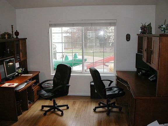 5th image of 10401 Springwood Dr E
