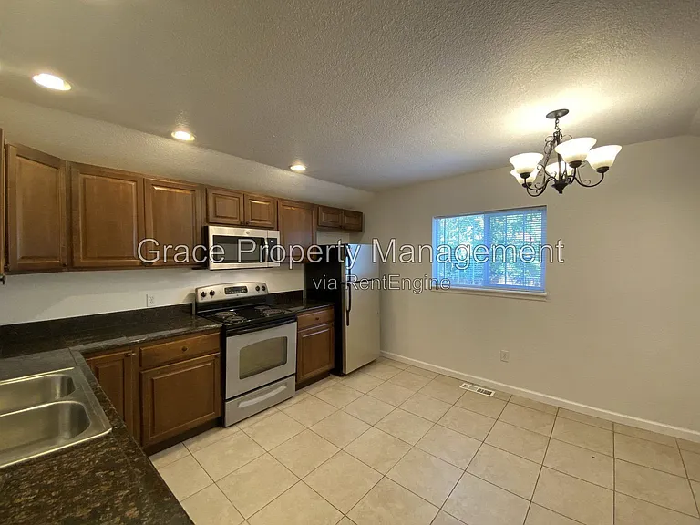 636 Tennyson St — Photo 7