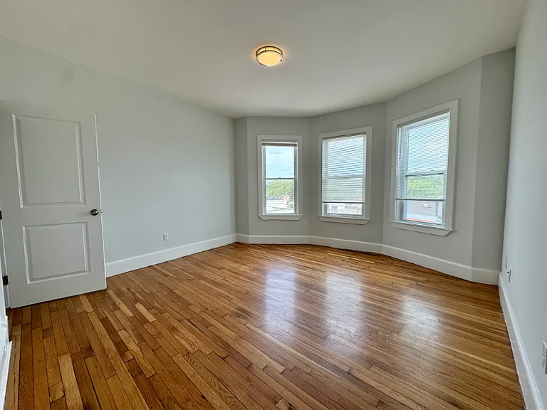 301 Hancock St #2 — Photo 5