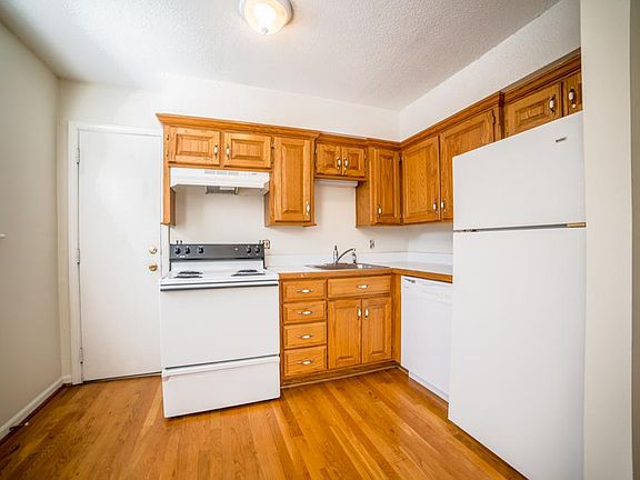 5th image of 4010 Oak St #11