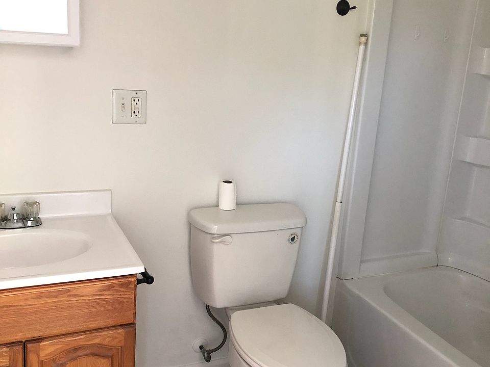 2nd image of 910 W Sycamore St