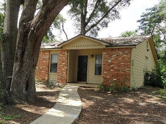 2nd image of 3201 Nekoma Ln