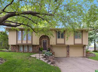 3306 Lynnwood Dr, Bellevue, NE 68123