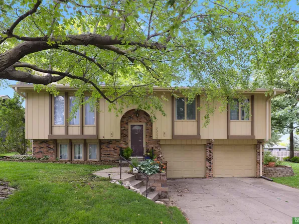 3306 Lynnwood Dr, Bellevue, NE 68123