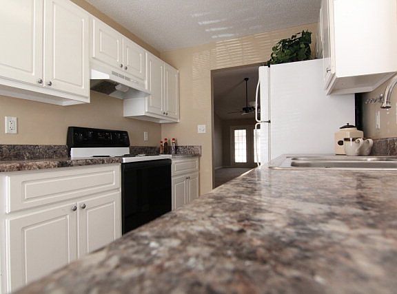 4th image of 127 Saint Kitts Ct