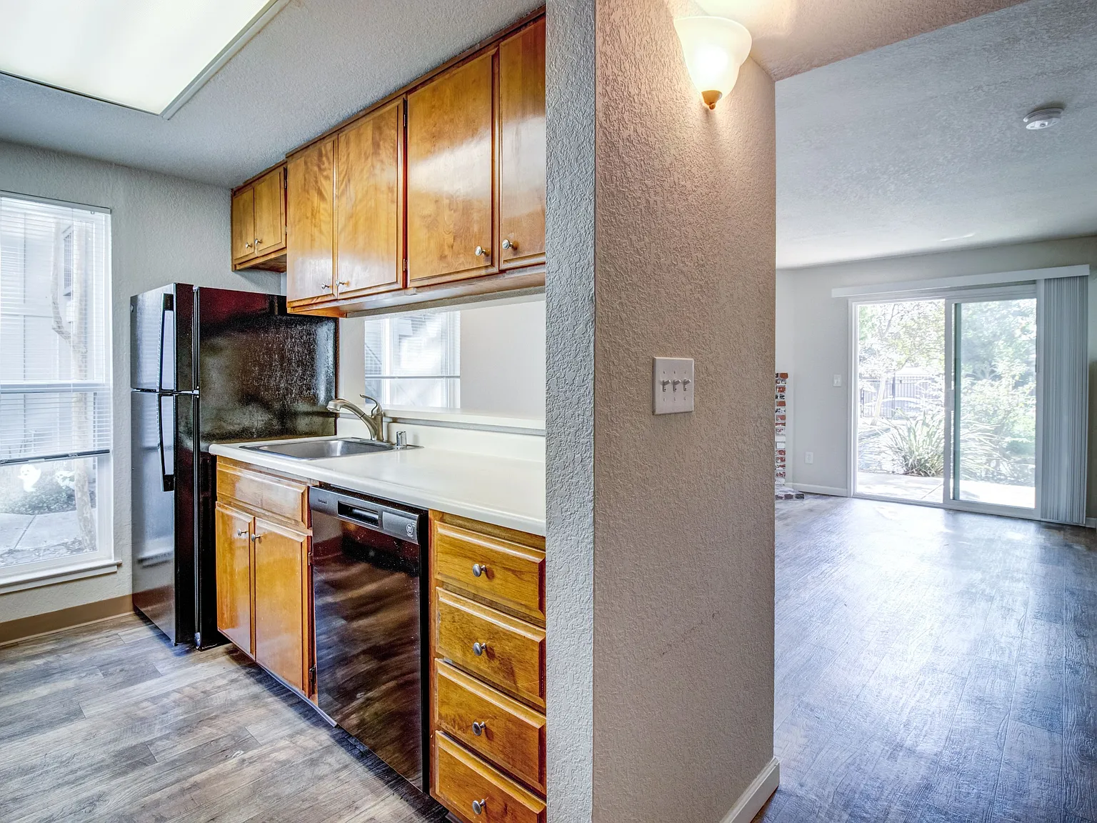 Round Hill Creek Apartments — Photo 3
