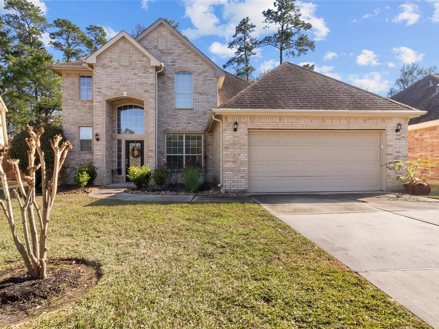 4 bed, 2.5 bath, 2493 sqft, $2,300 — Photo 1