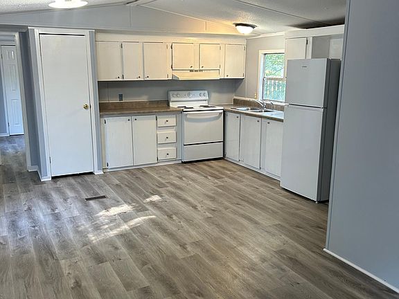 4th image of 130 Green Acres Cir