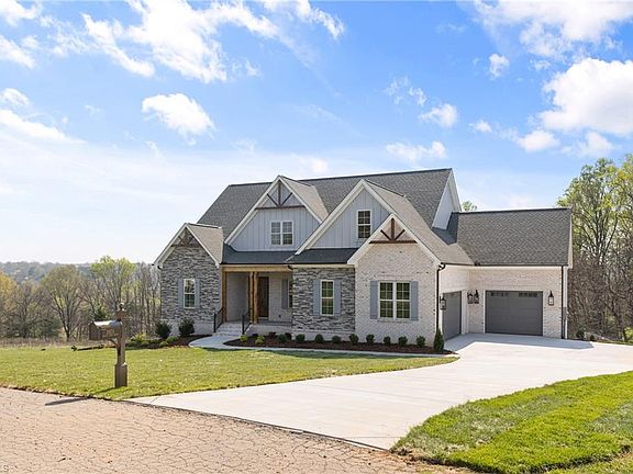 2nd image of 3973 Valley View Cir