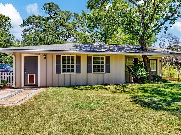 4th image of 105 SE Cristol Dr